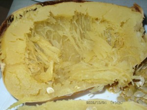 Spaghettikürbis gekocht: Hier geringer Anteil an "spaghettiähnlichen" Fasern.